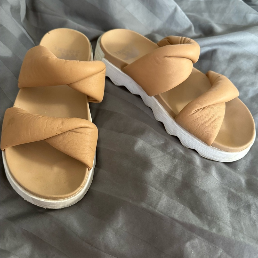 Sorel Tan and White Sandals with Cushioned Straps